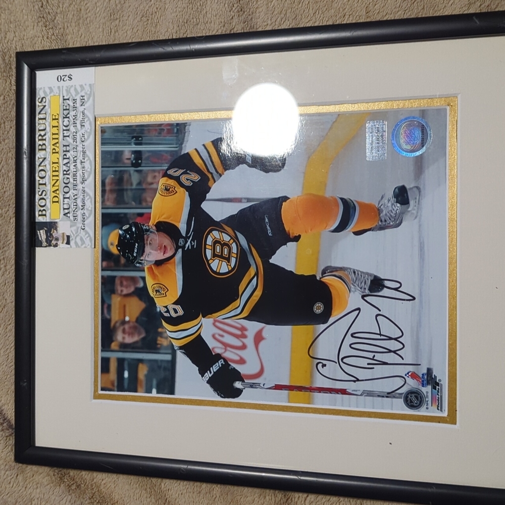 Signed NHL Boston Bruins Daniel Paille photo.
